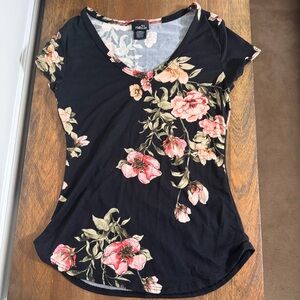 Rue21 Black and Pink Floral Short Sleeve Top